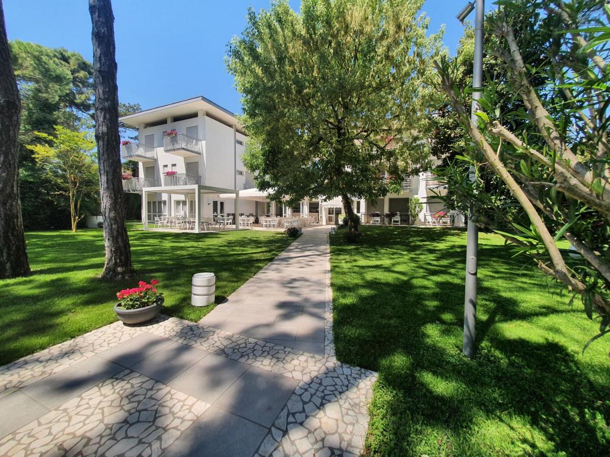 Hotel Eurovil Garni Ліньяно-Сабб'ядоро Екстер'єр фото