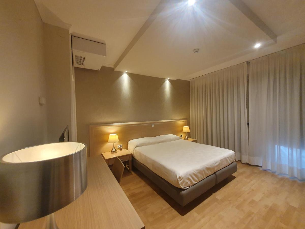 Hotel Eurovil Garni Ліньяно-Сабб'ядоро Екстер'єр фото
