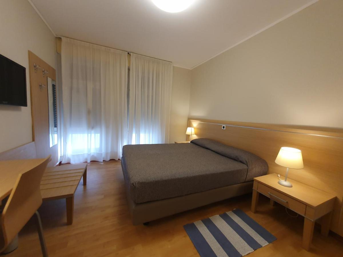 Hotel Eurovil Garni Ліньяно-Сабб'ядоро Екстер'єр фото