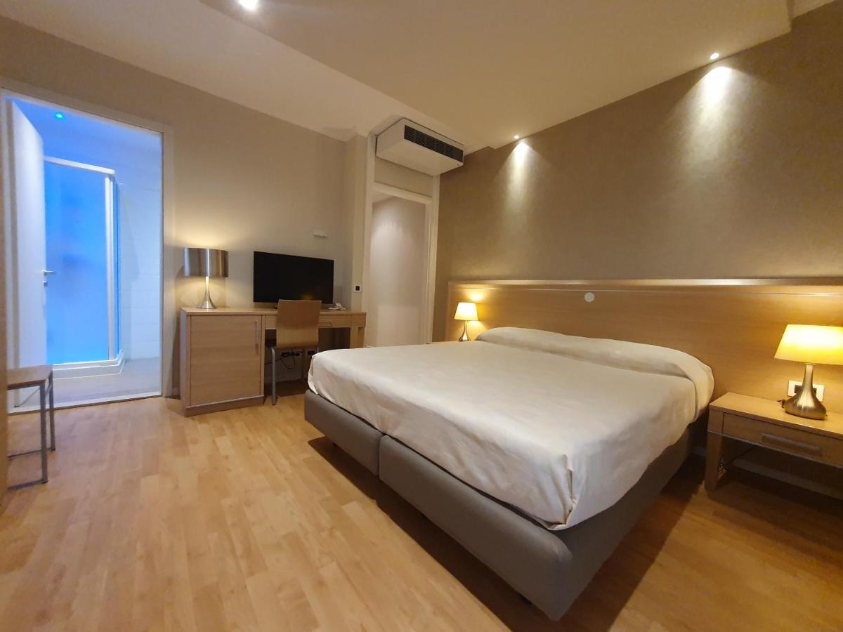 Hotel Eurovil Garni Ліньяно-Сабб'ядоро Екстер'єр фото